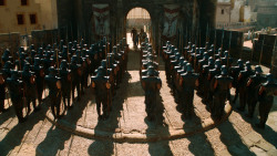 extant_GameOfThrones_3x01-ValarDohaeris_4875