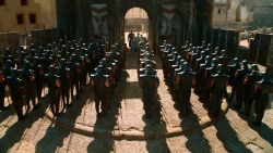 extant_GameOfThrones_3x01-ValarDohaeris_4883