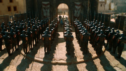 extant_GameOfThrones_3x01-ValarDohaeris_4885