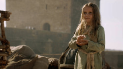extant_GameOfThrones_3x01-ValarDohaeris_5390