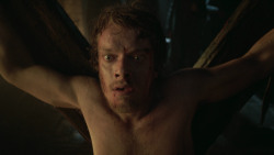 extant_GameOfThrones_3x02-DarkWingsDarkWords_0550
