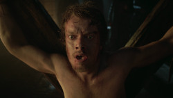 extant_GameOfThrones_3x02-DarkWingsDarkWords_0566
