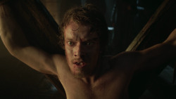 extant_GameOfThrones_3x02-DarkWingsDarkWords_0571