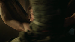 extant_GameOfThrones_3x02-DarkWingsDarkWords_0573