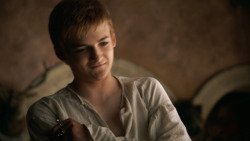 extant_GameOfThrones_3x02-DarkWingsDarkWords_1115