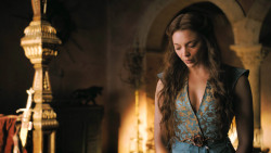 extant_GameOfThrones_3x02-DarkWingsDarkWords_4345