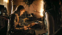 extant_GameOfThrones_3x02-DarkWingsDarkWords_4547