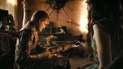 extant_GameOfThrones_3x02-DarkWingsDarkWords_4548