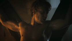 extant_GameOfThrones_3x02-DarkWingsDarkWords_4710