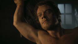 extant_GameOfThrones_3x02-DarkWingsDarkWords_4797
