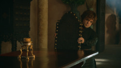 extant_GameOfThrones_3x03-WalkOfPunishment_0689