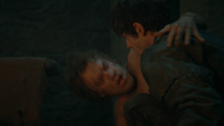 extant_GameOfThrones_3x03-WalkOfPunishment_2629