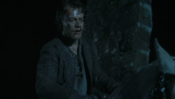 extant_GameOfThrones_3x03-WalkOfPunishment_2685