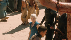 extant_GameOfThrones_3x03-WalkOfPunishment_2940