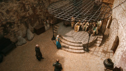 extant_GameOfThrones_3x03-WalkOfPunishment_3444