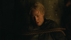 extant_GameOfThrones_3x03-WalkOfPunishment_4821