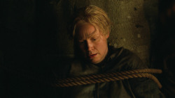 extant_GameOfThrones_3x03-WalkOfPunishment_4823