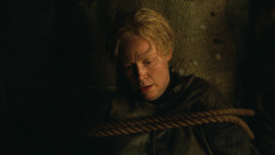 extant_GameOfThrones_3x03-WalkOfPunishment_4824