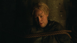 extant_GameOfThrones_3x03-WalkOfPunishment_4826