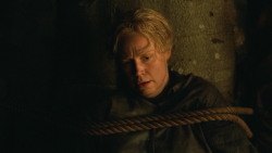 extant_GameOfThrones_3x03-WalkOfPunishment_4828