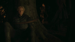 extant_GameOfThrones_3x03-WalkOfPunishment_4853