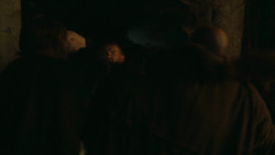 extant_GameOfThrones_3x03-WalkOfPunishment_4892