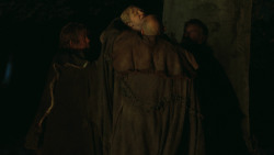 extant_GameOfThrones_3x03-WalkOfPunishment_4898
