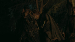 extant_GameOfThrones_3x03-WalkOfPunishment_5440
