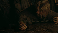 extant_GameOfThrones_3x03-WalkOfPunishment_5448