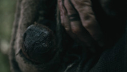 extant_GameOfThrones_3x04-AndNowHisWatchIsEnded_0002