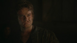 extant_GameOfThrones_3x04-AndNowHisWatchIsEnded_2259