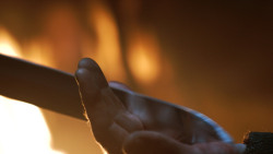 extant_GameOfThrones_3x04-KissedByFire_0085