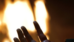 extant_GameOfThrones_3x04-KissedByFire_0086