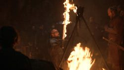 extant_GameOfThrones_3x04-KissedByFire_0106