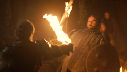 extant_GameOfThrones_3x04-KissedByFire_0138