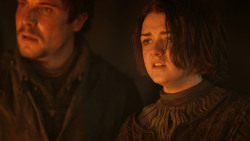 extant_GameOfThrones_3x04-KissedByFire_0325