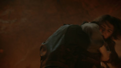 extant_GameOfThrones_3x04-KissedByFire_0358