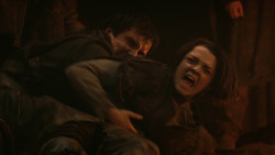 extant_GameOfThrones_3x04-KissedByFire_0371