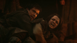 extant_GameOfThrones_3x04-KissedByFire_0372