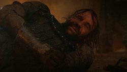 extant_GameOfThrones_3x04-KissedByFire_0376