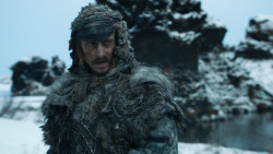 extant_GameOfThrones_3x04-KissedByFire_0425