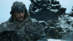extant_GameOfThrones_3x04-KissedByFire_0426