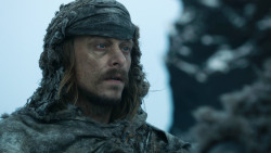 extant_GameOfThrones_3x04-KissedByFire_0478