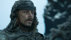 extant_GameOfThrones_3x04-KissedByFire_0479