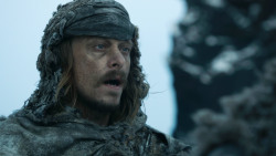 extant_GameOfThrones_3x04-KissedByFire_0483