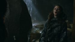 extant_GameOfThrones_3x04-KissedByFire_0729