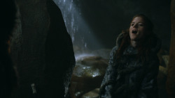 extant_GameOfThrones_3x04-KissedByFire_0730