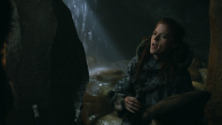 extant_GameOfThrones_3x04-KissedByFire_0732