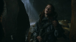 extant_GameOfThrones_3x04-KissedByFire_0733
