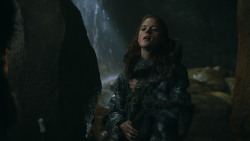 extant_GameOfThrones_3x04-KissedByFire_0734